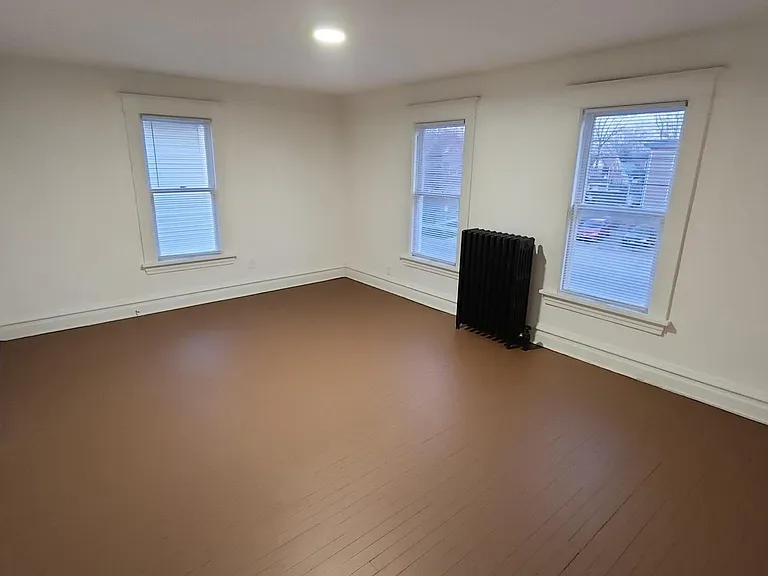 320 W Vine St — Photo 9