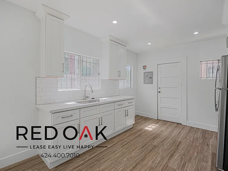 2410 La Salle Ave #2410 — Photo 8