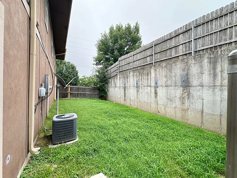 2328 Verna Lee Blvd — Photo 29