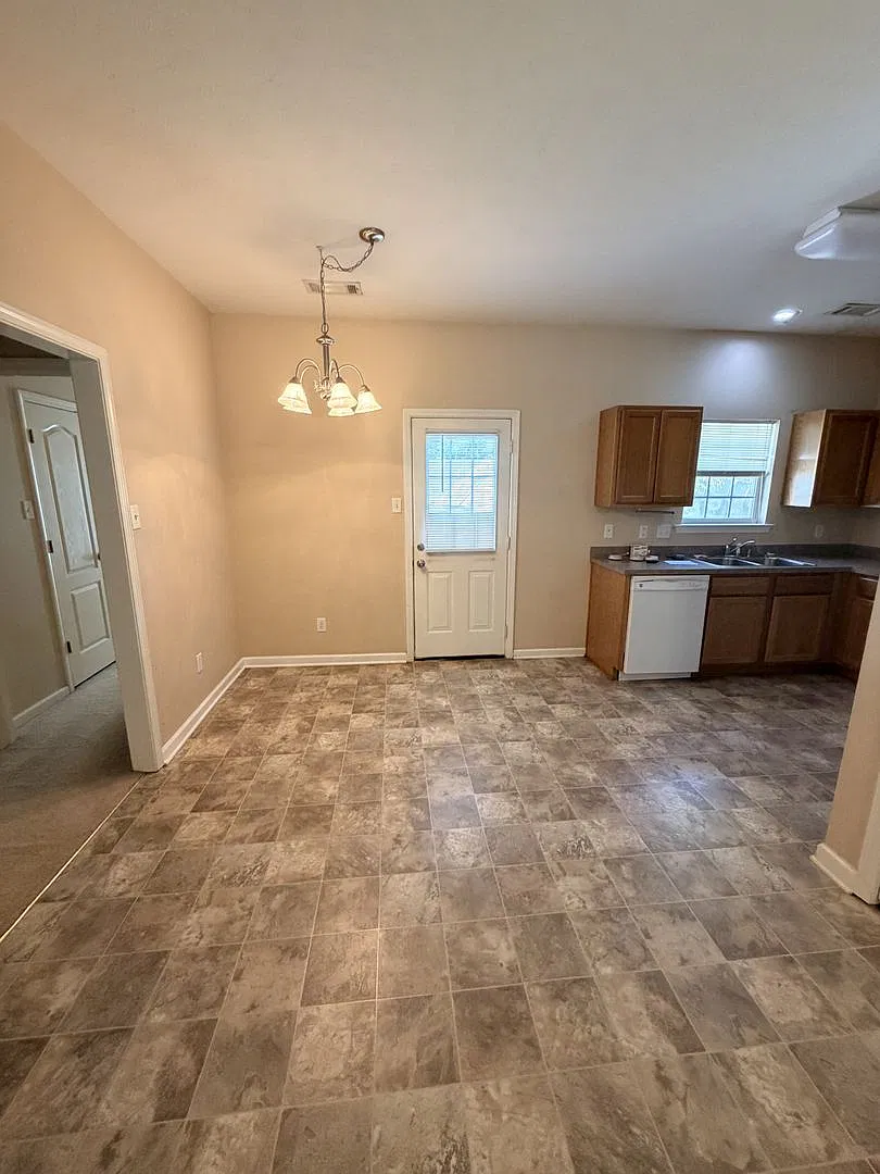 2714 Gage Dr — Photo 4