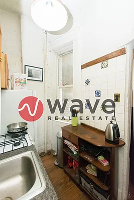 Rented by Wave Real Estate Group | media 30