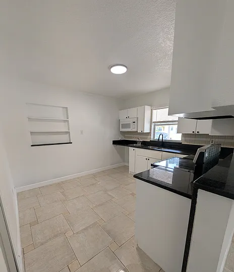 2109 E Bougainvillea Ave #A — Photo 3