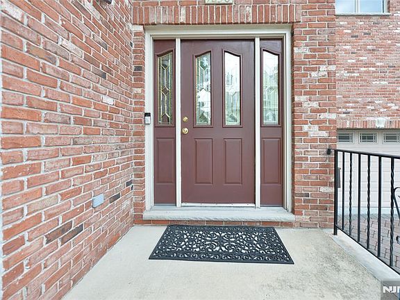 2nd image of 1056 Edgewood Ln