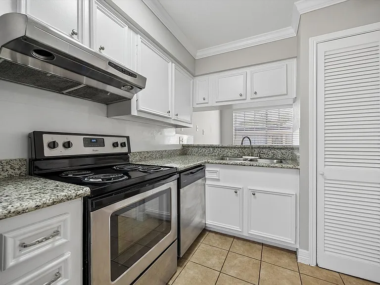 Emerson Street Apartments — Photo 10