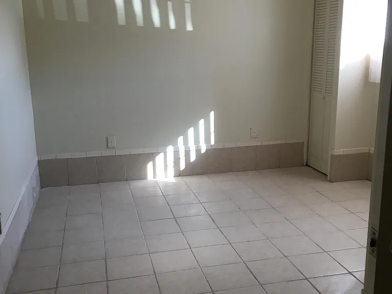10 Halfpenny Ln #BASEMENT — Photo 4