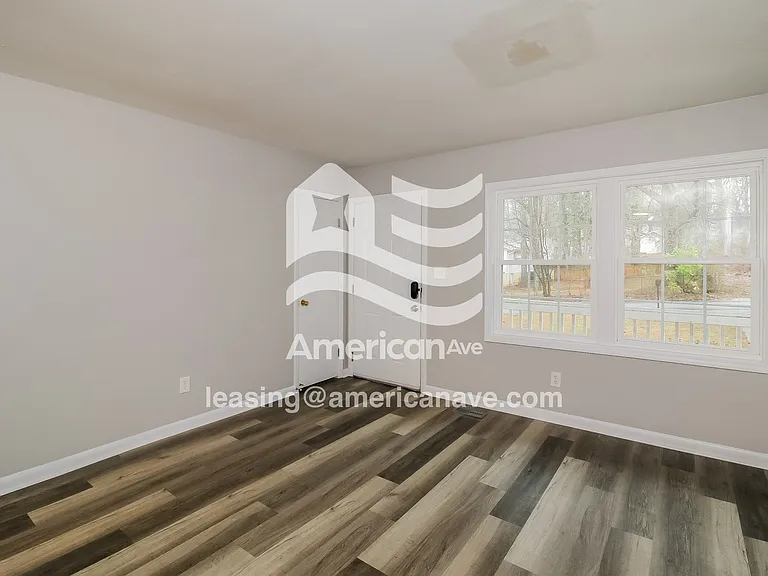 599687_003_wm_-_living_room_13526945.jpg