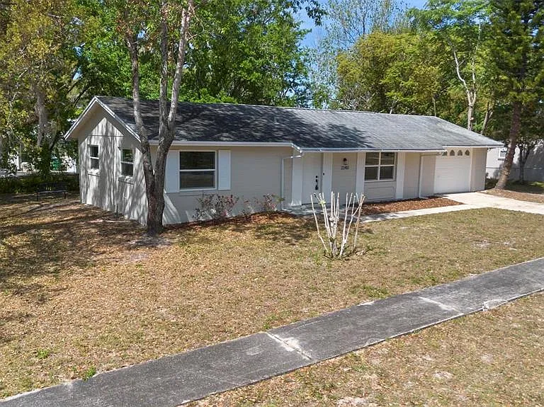 2240 Conway Dr — Photo 2
