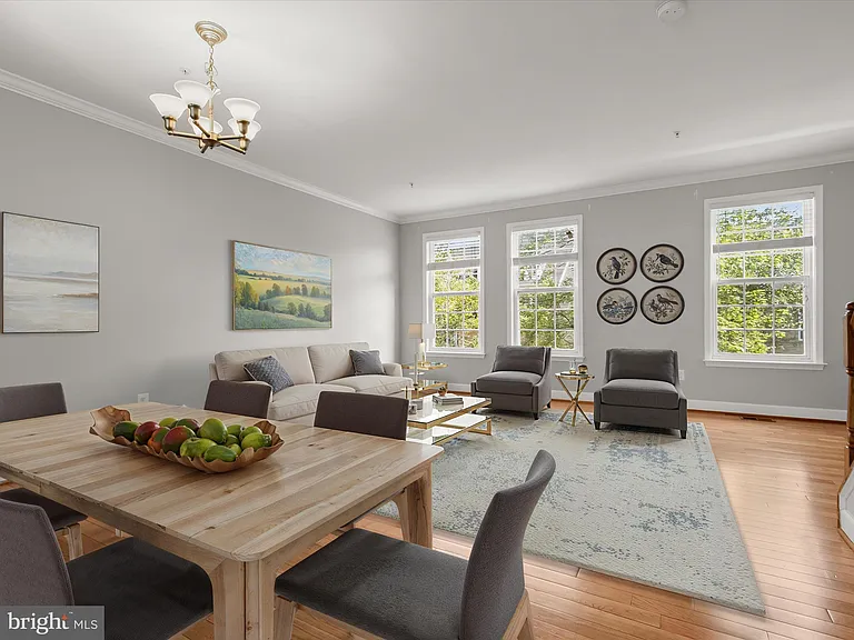 563 Pelican Ave — Photo 3
