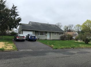 7 Cambridge Ave, Bay Shore, NY 11706