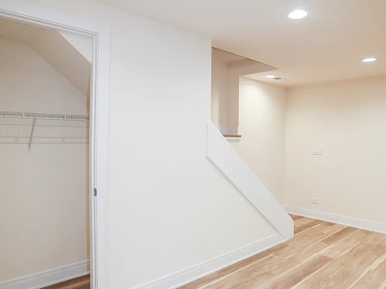 2342 N Lawndale Ave #B — Photo 7