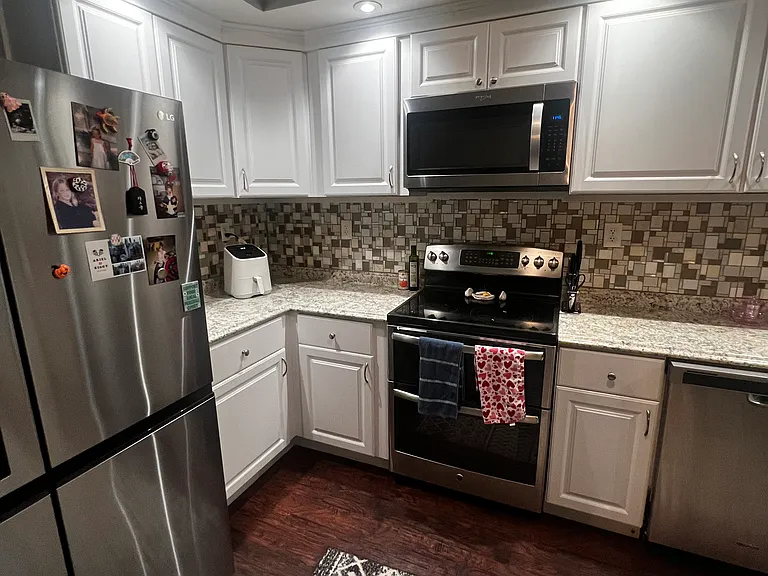 239 Illinois Ave — Photo 13