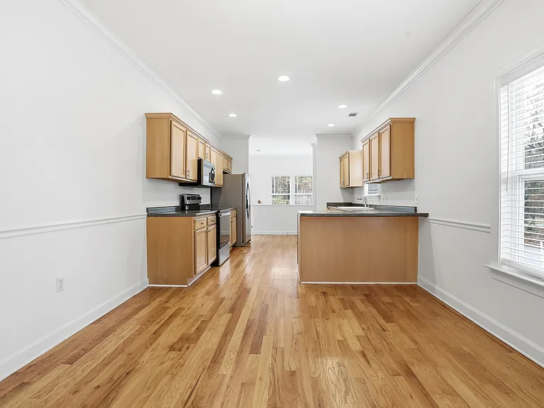 202 Penrose Dr — Photo 10