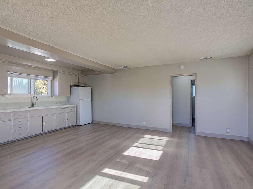 1st image of 304 W Spruce Ave