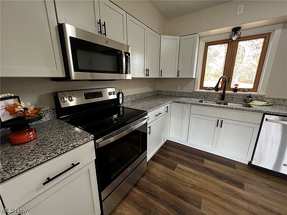 5th image of 557 Hartzell Dr