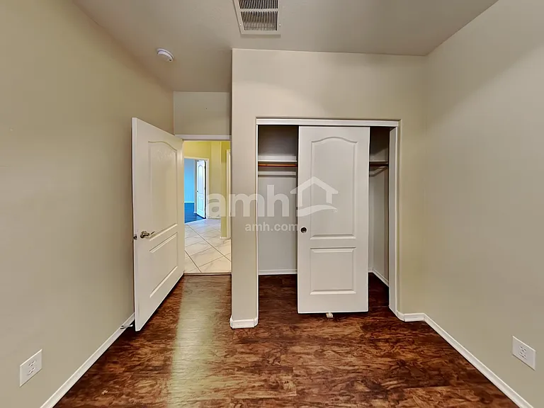 3716 E Waite Ln — Photo 17