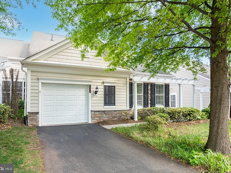 44400 Sunset Maple Dr — Photo 1