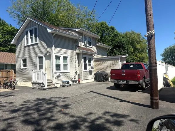 75A Muncy Ave, West Babylon, NY 11704