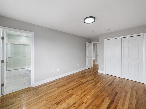 4th image of 1547 Summit Ave #2