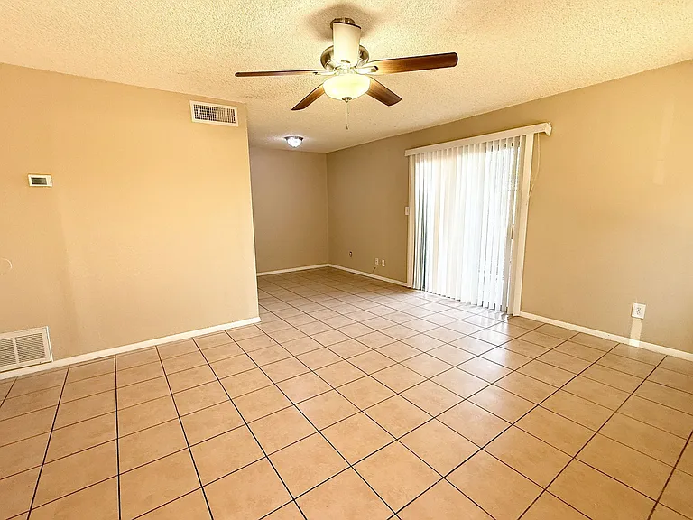 5244 W Lynwood St — Photo 4
