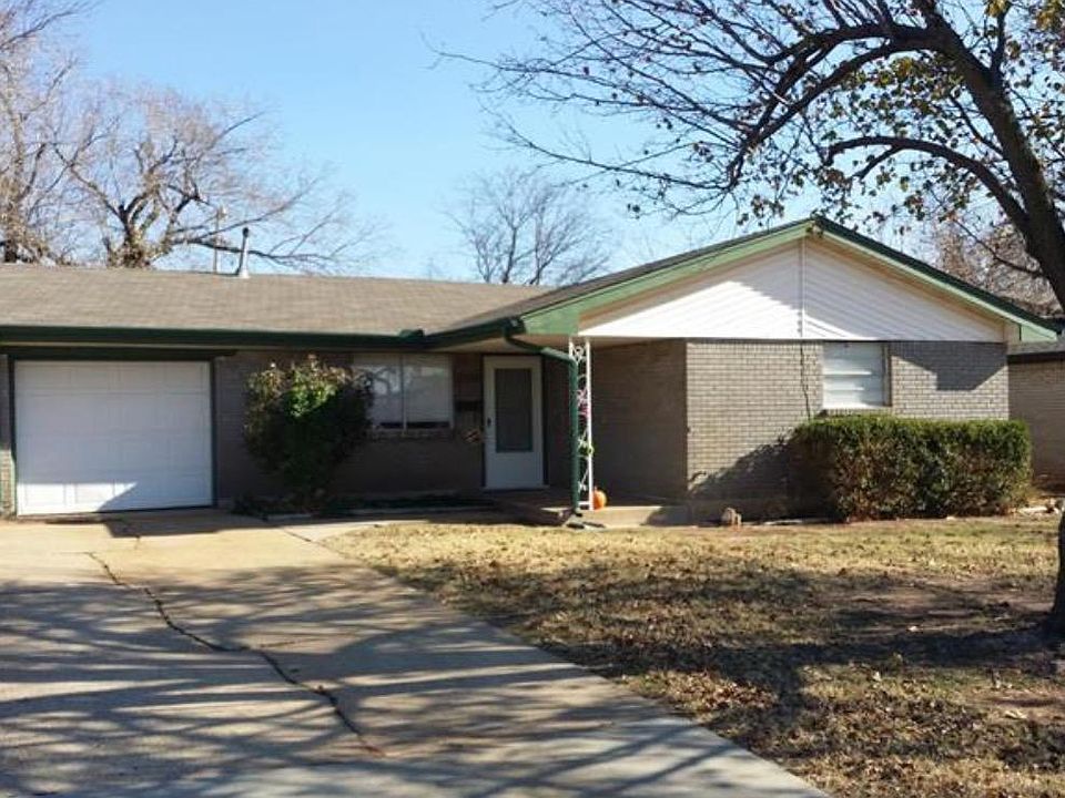 3 bd/1 bath/1 car garage w/garage door opener.