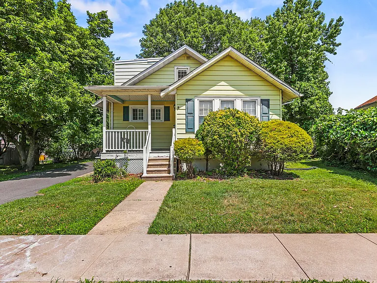 4 Thurston Ave — Photo 27