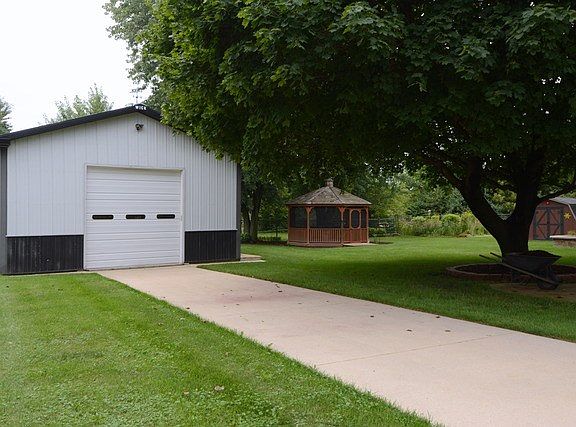 Pole Building-Heated Building- bring the toys!