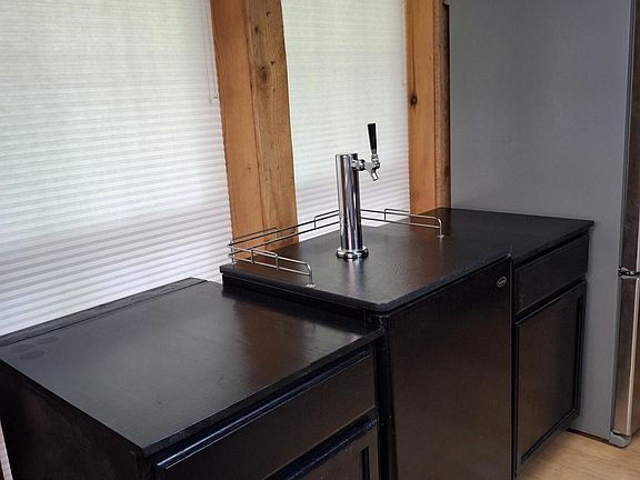 4th image of 880 Windy Hill Way