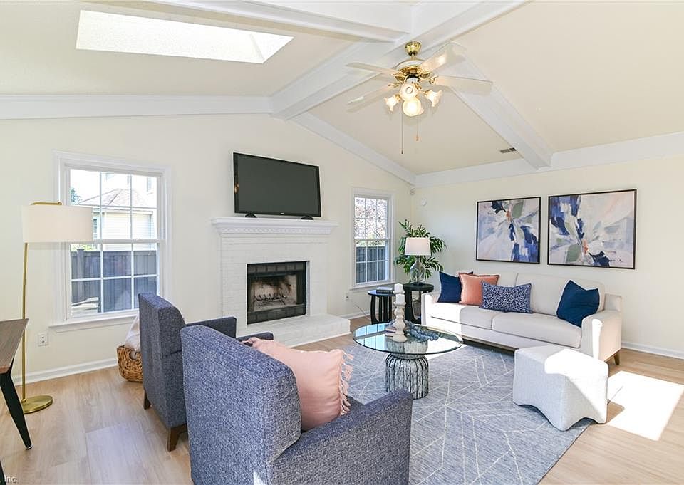 1st image of 1052 Heatherwood Dr