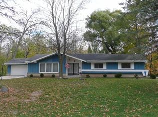 2740 Clearwater Dr, Brookfield, WI 53005
