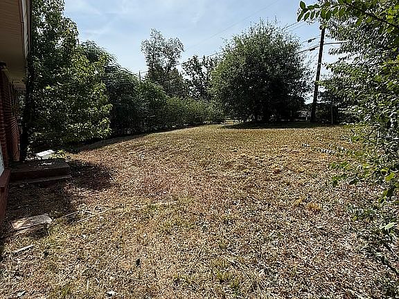 4th image of 21 Southmont Dr