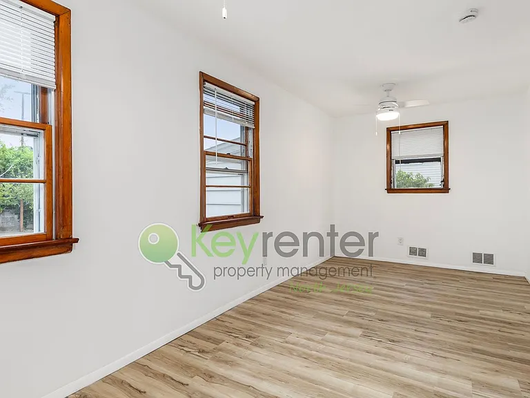 171 Burns Ave — Photo 10