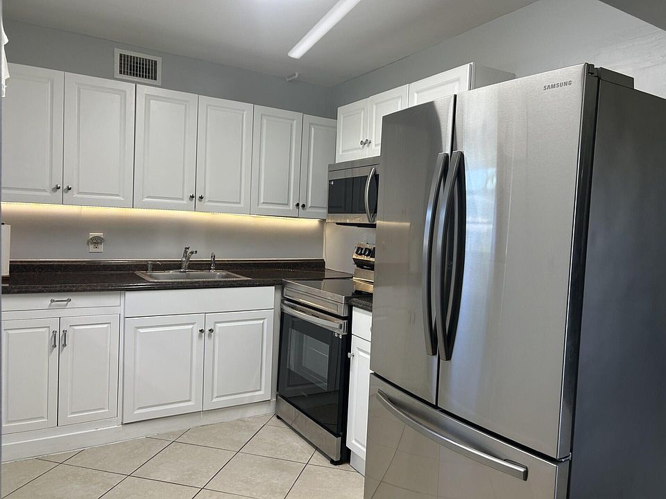 1st image of 105 Sheffield E
