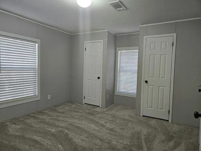 3 bed, 2.0 bath, 1040 sqft, $2,075 — Photo 4