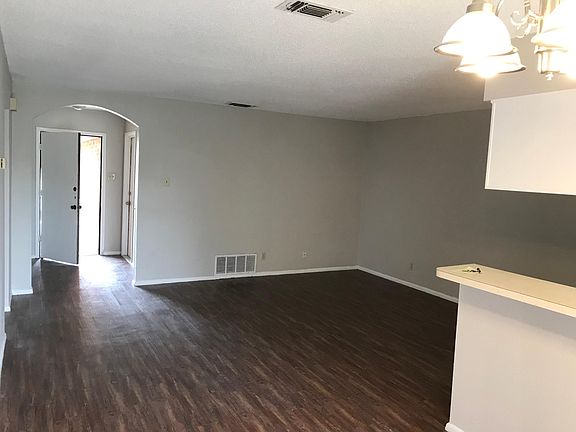 3rd image of 2121 Darwin Dr