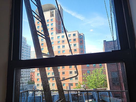 4th image of 7 Saint Marks Pl APT 16