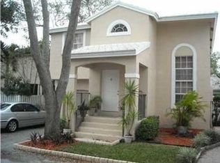 9880 NW 2nd Ct, Plantation, FL 33324