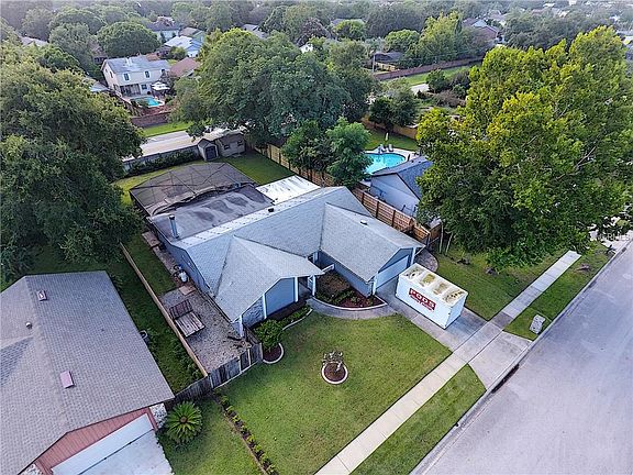 4th image of 2028 Houndslake Dr