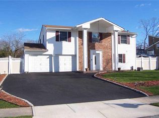 7 Corvair Ln, Selden, NY 11784