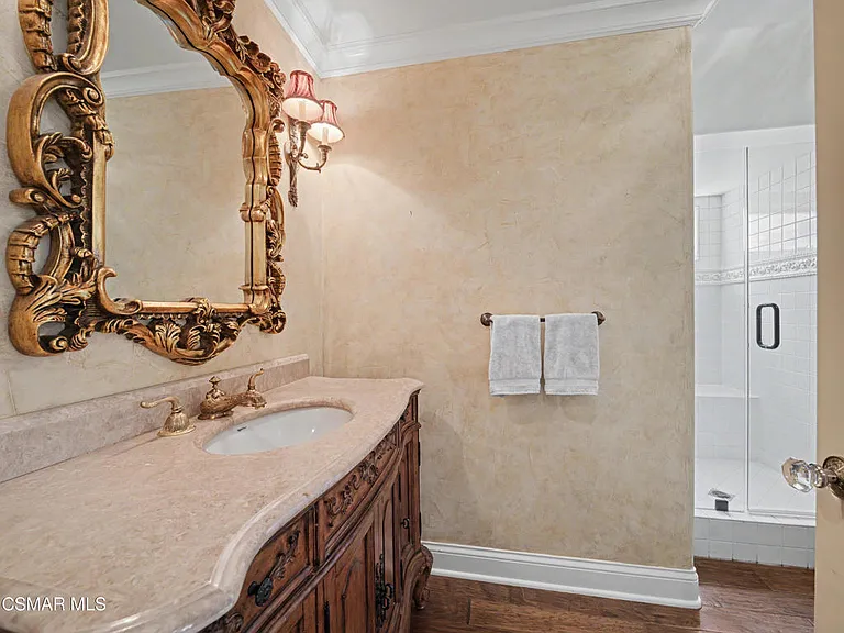 520 Ravensbury St — Photo 17