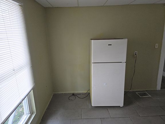 3rd image of 27 E Raymond St