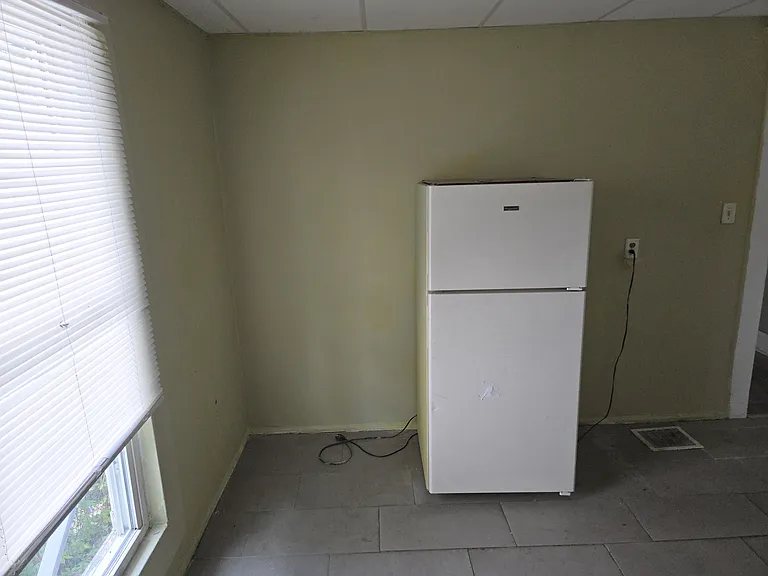 27 E Raymond St — Photo 3