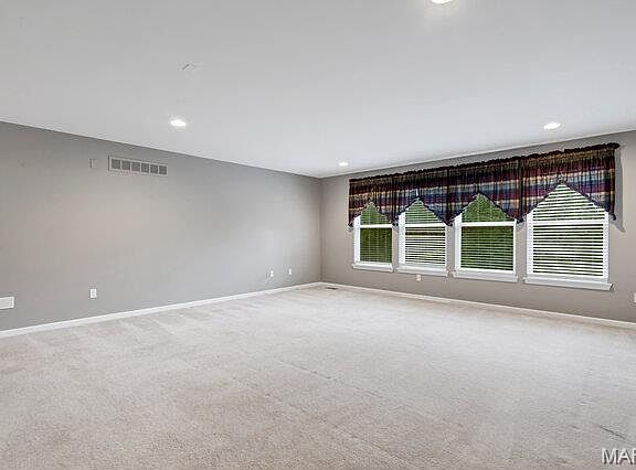 4th image of 16 Golden Maples Ct