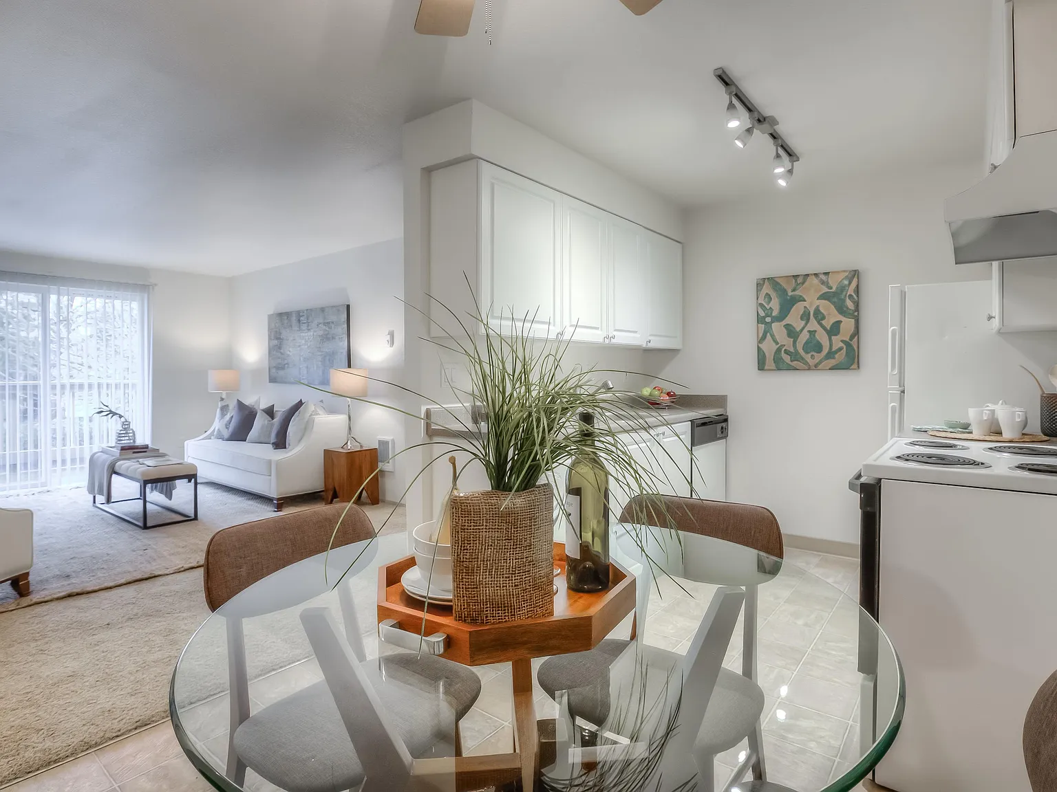 Mountain High Apartments — Photo 4