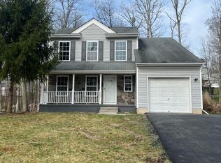 187 Kensington Dr, Bushkill, PA 18324