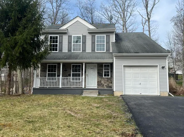 187 Kensington Dr, Bushkill, PA 18324