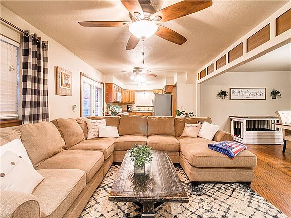 5th image of 133 Brookside Dr