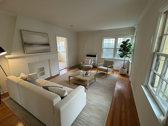 3rd image of 5767 San Vicente Blvd #5767