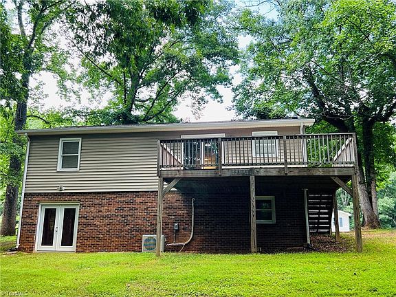 3rd image of 151 Wedgewood Dr