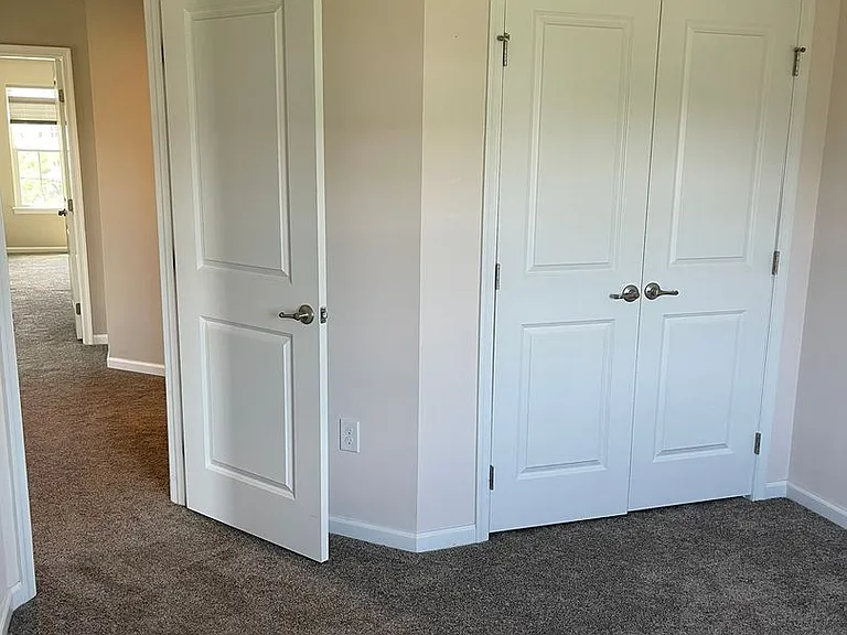 331 S Parkway Dr — Photo 52