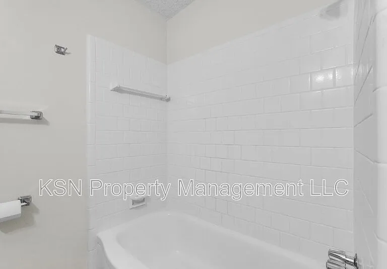 117 Windsor Rd — Photo 16